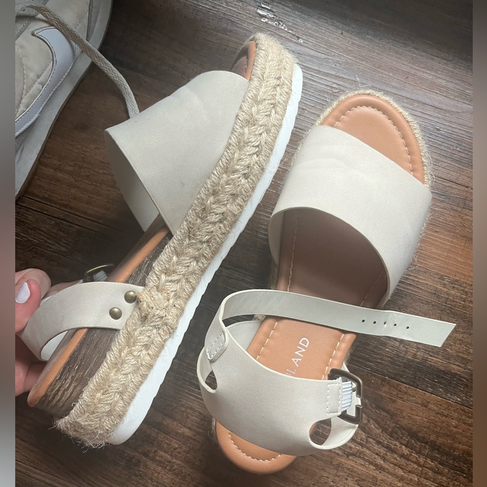 NWT platform sandals size 8